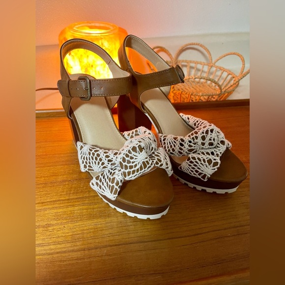 Cato comfort size 8 sandal - Picture 3 of 7